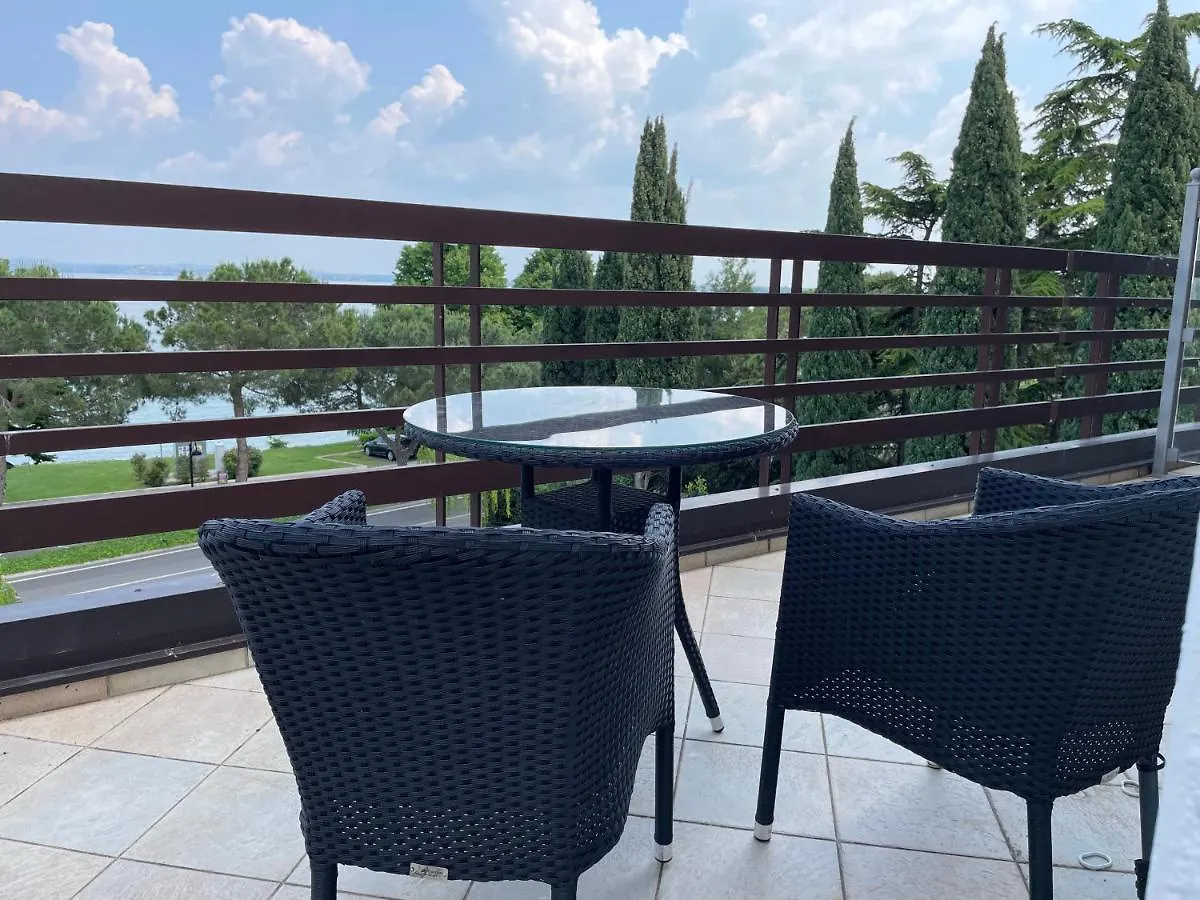 Residence Alexandra Stay 시르미오네 아파트호텔