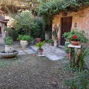 casa-patti-alle-porte-di-siena.it-tuscanyhotel.com/
